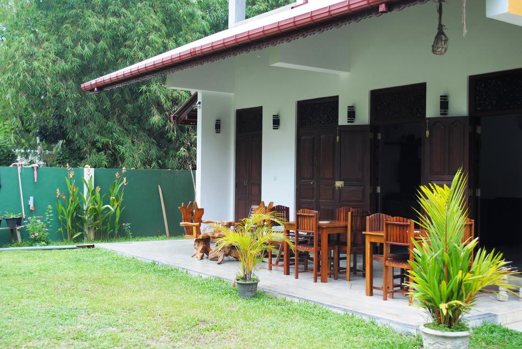 Hotel Mary'S Palm Garden à Hikkaduwa Extérieur photo